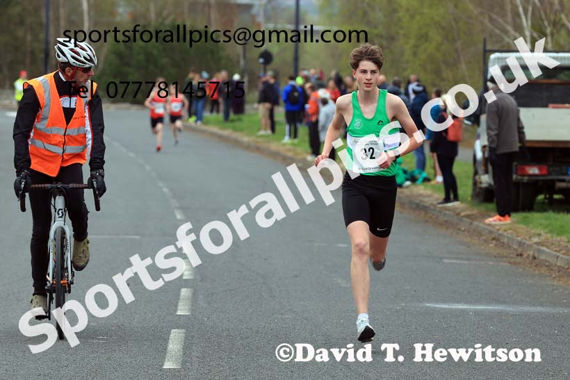Boys and Girls under-15s, 2025 Elswick Harriers Good Friday Road Relays, Newburn, Newcastle upon Tyne. Photo: David T. Hewitson/Sports for All Pics